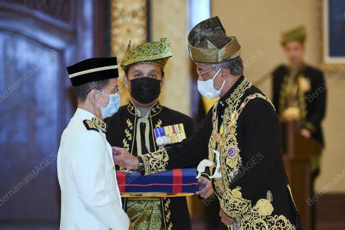 AL-SULTAN ABDULLAH RI'AYATUDDIN AL-MUSTAFA BILLAH SHAH 