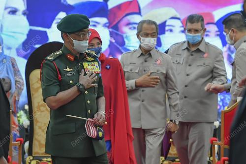 AL-SULTAN ABDULLAH RI`AYATUDDIN AL-MUSTAFA BILLAH