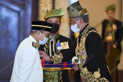 AL-SULTAN ABDULLAH RI'AYATUDDIN AL-MUSTAFA BILLAH SHAH 
