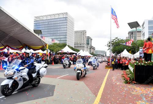 DATUK SERI ISMAIL SABRI YAAKOB