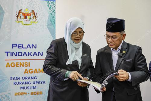 DATUK DR MOHD NA'IM MOKHTAR