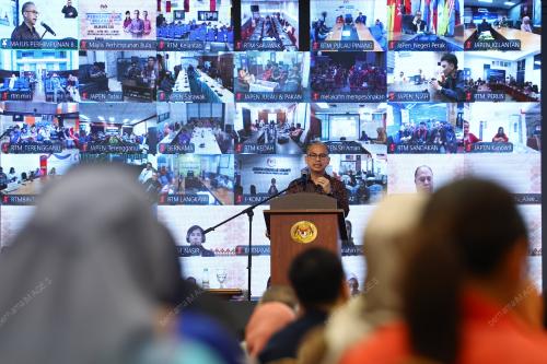 DATUK FAHMI FADZIL
