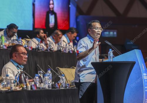 NIK NAZMI NIK AHMAD