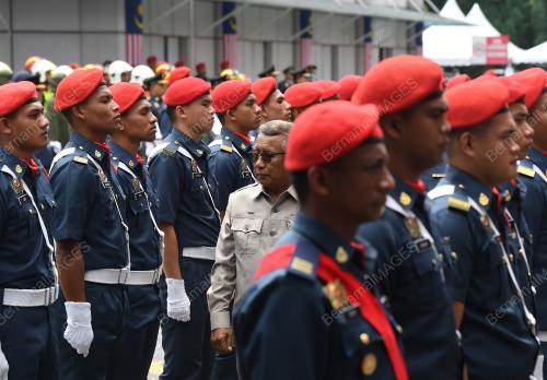 DATUK SERI DR ISMAIL ABD MUTTALIB
