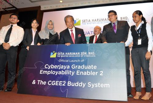 PTJ53_02092014_GRADUAN