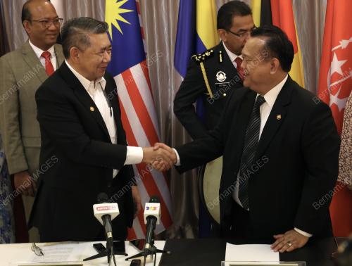 DATUK SERI SALAHUDDIN AYUB
