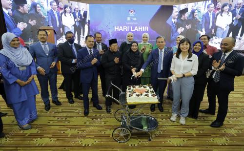 FAHMI FADZIL