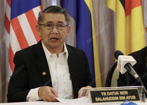 DATUK SERI SALAHUDDIN AYUB
