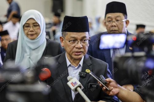 DATUK DR MOHD NA'IM MOKHTAR