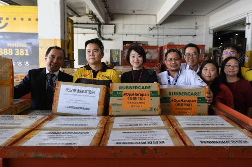 MAB KARGO MENGHANTAR ALAT PERLINDUNGAN PERUBATAN