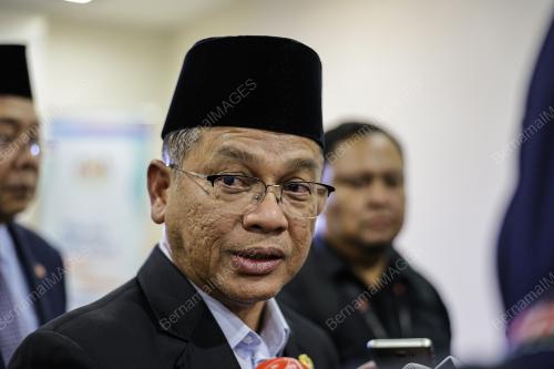 DATUK DR MOHD NA'IM MOKHTAR