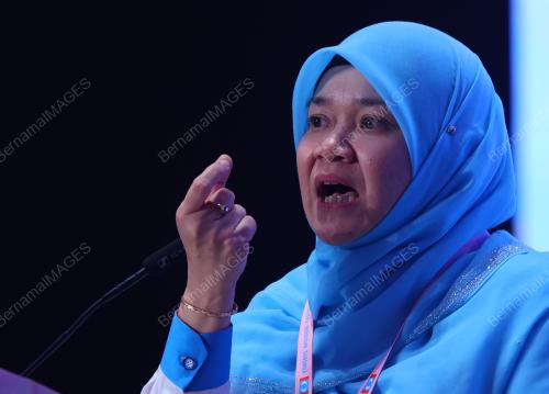 FADHLINA SIDEK
