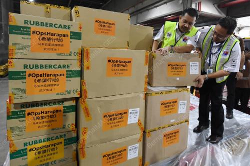 MAB KARGO MENGHANTAR ALAT PERLINDUNGAN PERUBATAN
