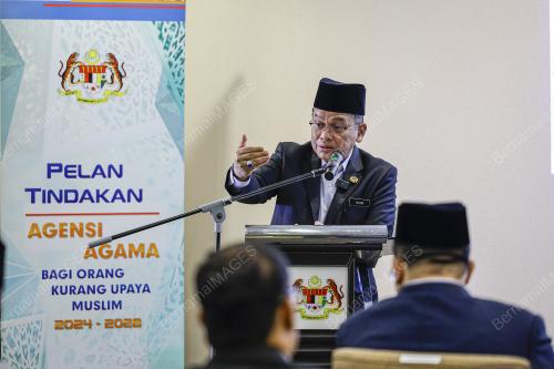 DATUK DR MOHD NA'IM MOKHTAR