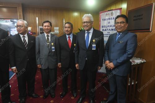 DATUK SERI HAMZAH ZAINUDDIN