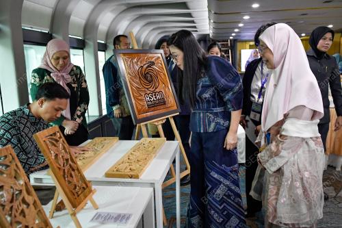 DATUK SERI DR WAN AZIZAH WAN ISMAIL