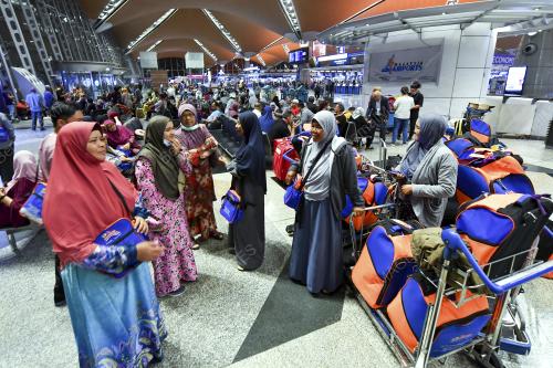 JEMAAH UMRAH TERKANDAS DI KLIA