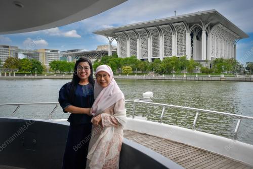 DATUK SERI DR WAN AZIZAH WAN ISMAIL