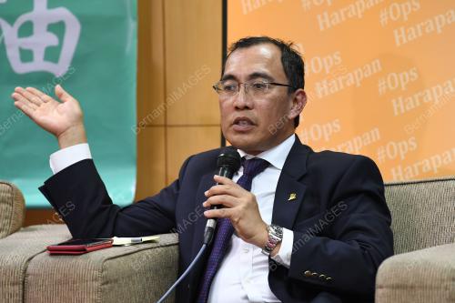 MAB KARGO MENGHANTAR ALAT PERLINDUNGAN PERUBATAN