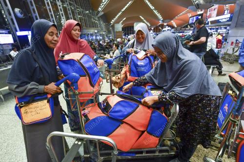 JEMAAH UMRAH TERKANDAS DI KLIA