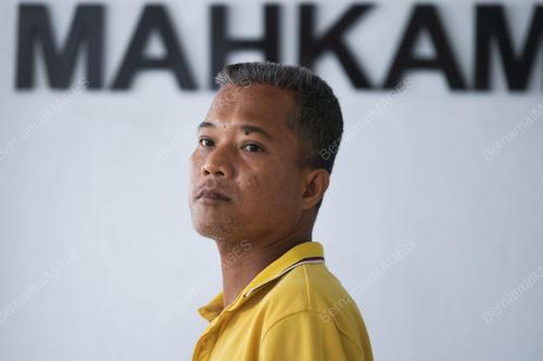 TIGA INDIVIDU DIDAKWA MENGHANTAR KOMUNIKASI LUCAH