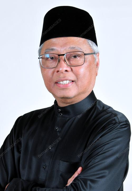 DATUK SERI ISMAIL SABRI YAAKOB