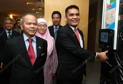 DR MOHD RADZI MD JIDIN