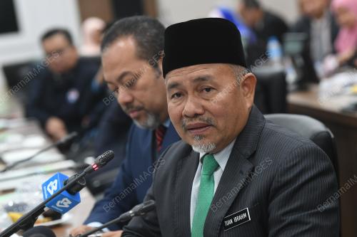 DATUK TUAN IBRAHIM TUAN MAN