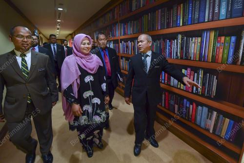 DATUK DR NORAINI AHMAD
