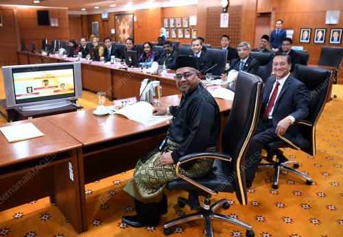 DATUK DR MOHD KHAIRUDDIN AMAN RAZALI