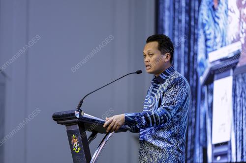 NIK NAZMI NIK AHMAD