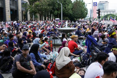 PENGUNJUNG HARI SAMBUTAN MERDEKA