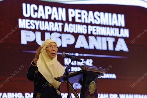 DATUK SERI DR WAN AZIZAH WAN ISMAIL