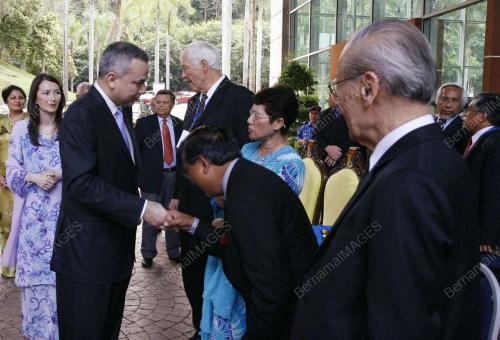 RAJA DR NAZRIN SHAH