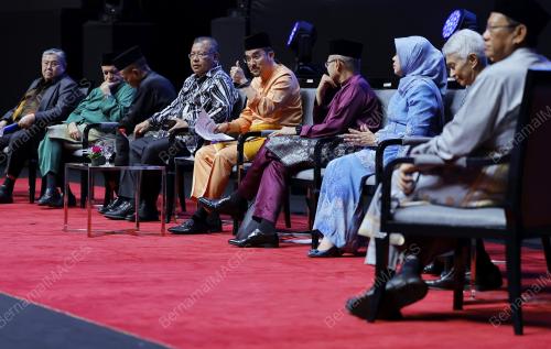 DATUK DR ASYRAF WAJDI DUSUKI