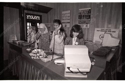 Pusat Penerangan Pelancongan Hot Line
