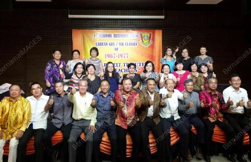 Pic_3_-_Schoolmates_of_GES_15052016