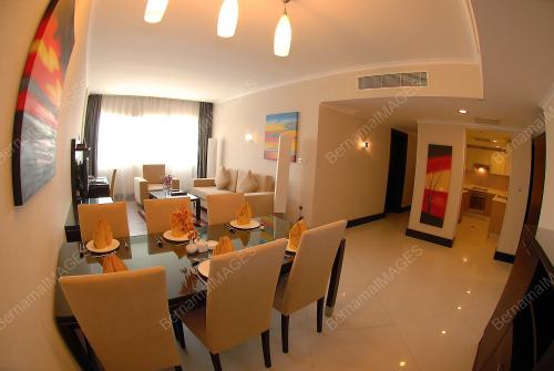 HOLIDAY VILLA