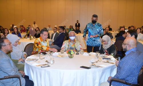 DATUK SERI ISMAIL SABRI YAAKOB