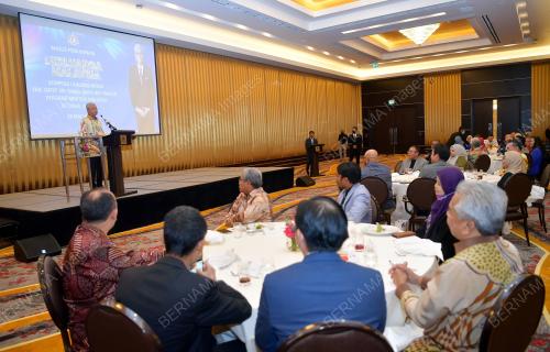 DATUK SERI ISMAIL SABRI YAAKOB