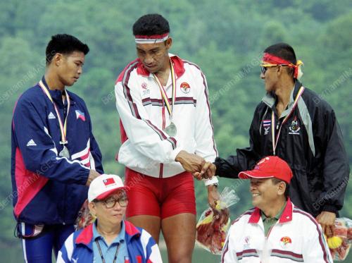 RO02-13_09_2001_ROWING_02022016