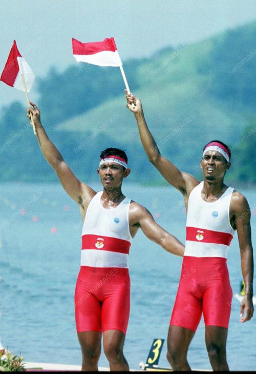 RO06-13_09_2001_ROWING_02022016