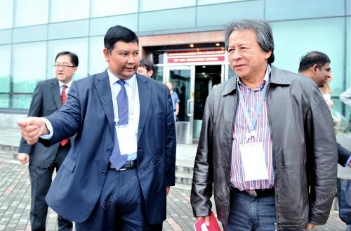 RUS01_04092012_APEC