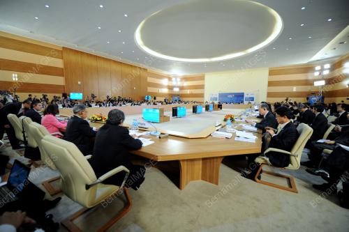 RUS02_05092012_APEC