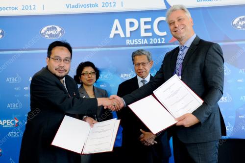 RUS03_07092012_APEC