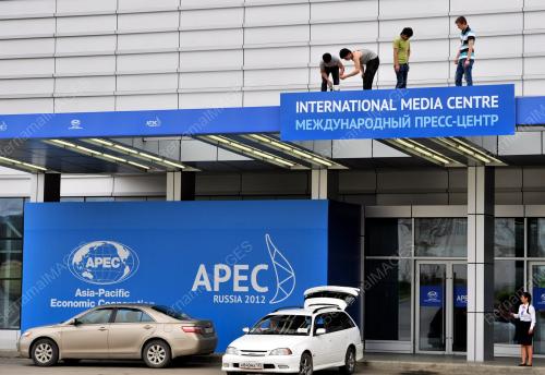 RUS04_03092012_APEC