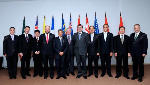 RUS04_06092012_APEC