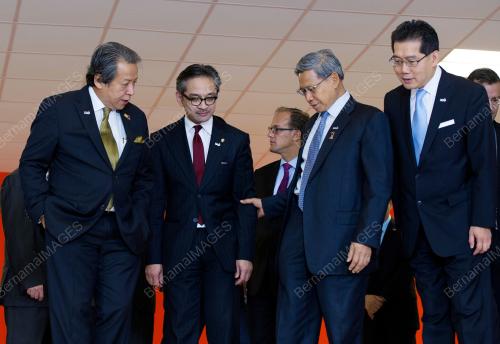 RUS05_05092012_APEC