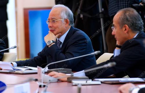 RUS16_09092012_PM_APEC