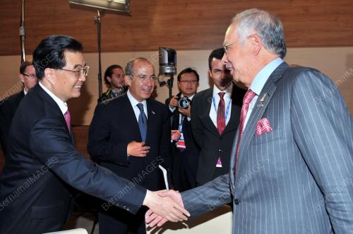 RUS20_08092012_PM_APEC_1